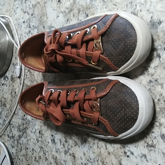 Michale kor - Picture 1 of 4